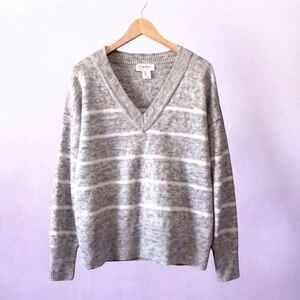 Jessica Simpson Striped V-Neck Sweater Size L Gray & White Preppy Fall Layers